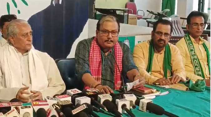 कुर्मी कोयरी एकता मंच के संस्थापक व पूर्व विधायक सतीश कुमार राजद में शामिल